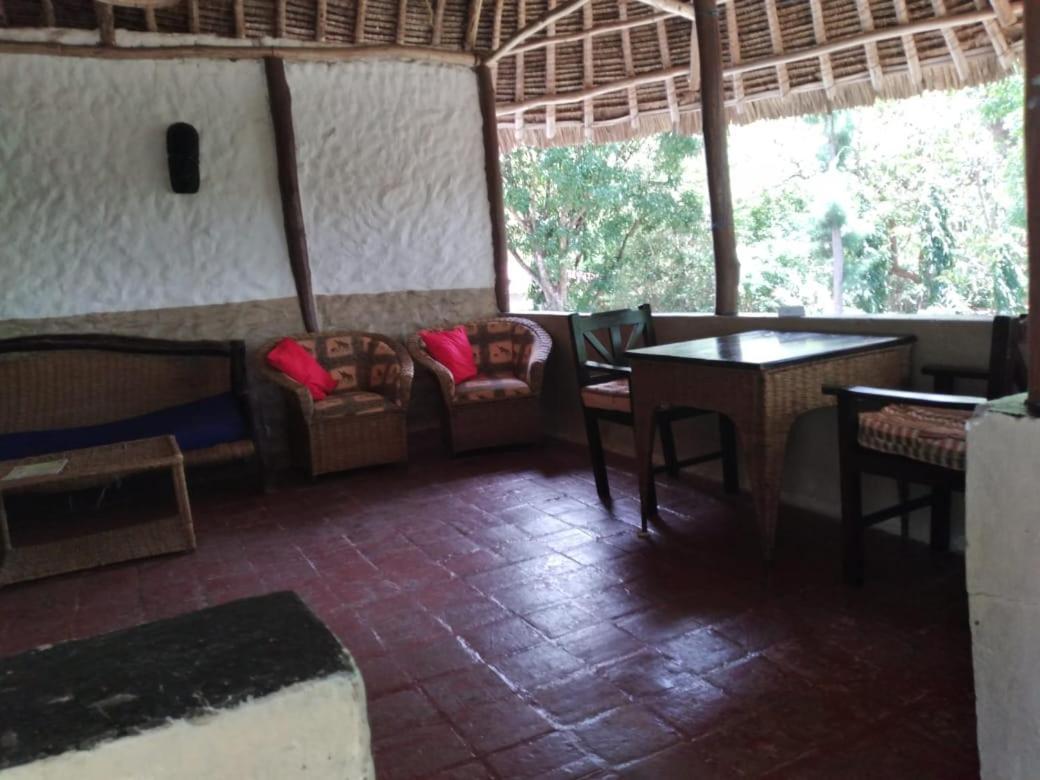 Diani Banda Cottages Diani Beach Esterno foto