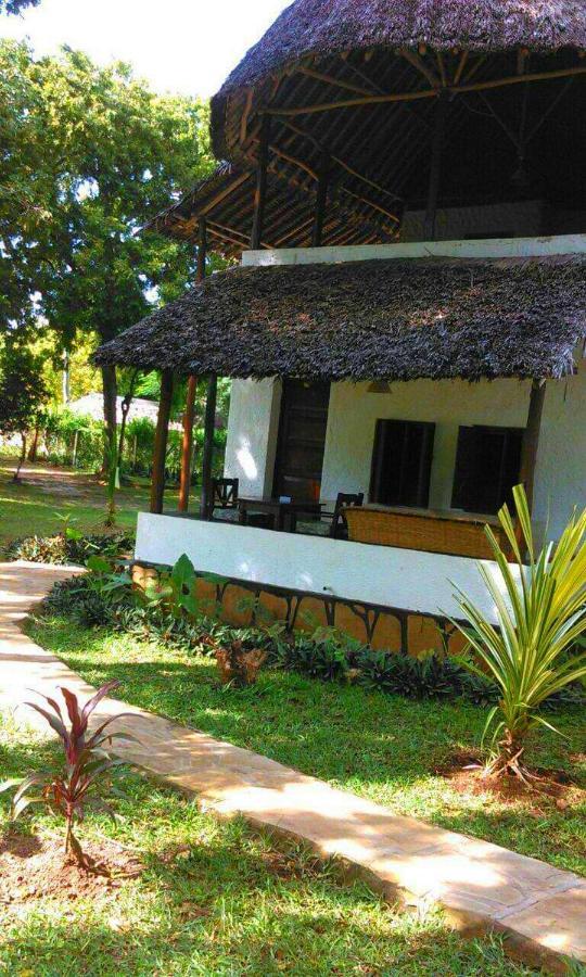 Diani Banda Cottages Diani Beach Esterno foto