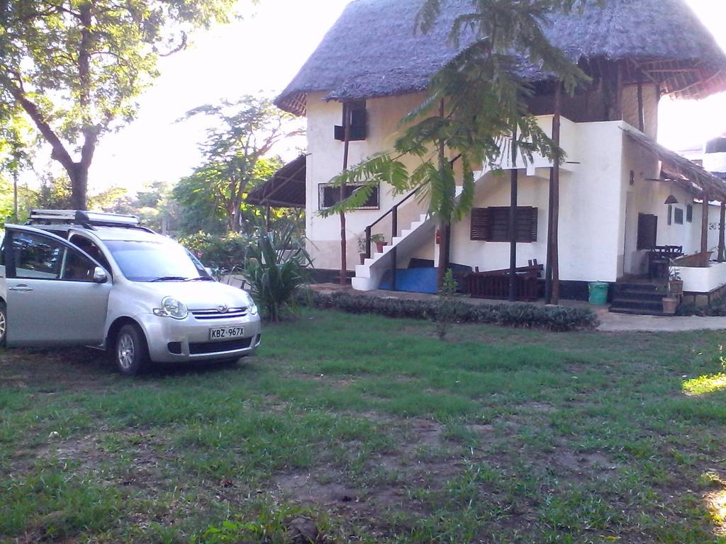 Diani Banda Cottages Diani Beach Esterno foto