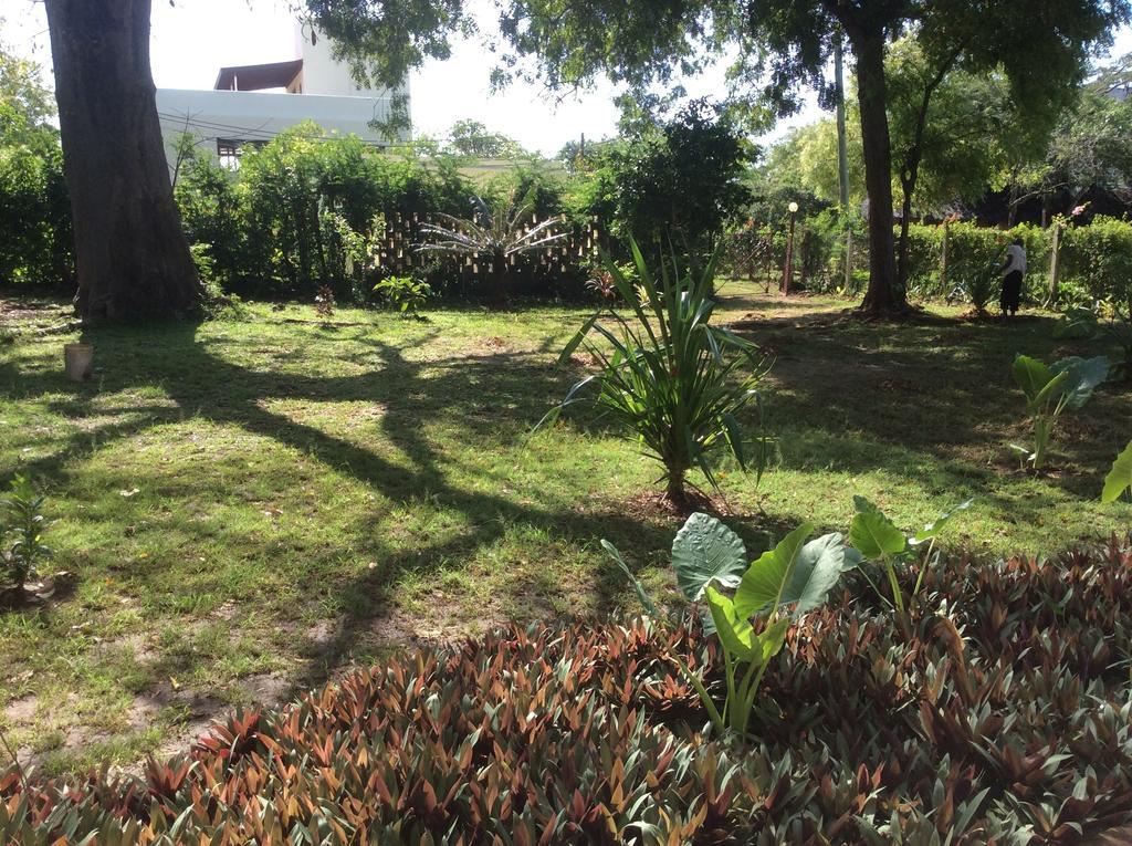 Diani Banda Cottages Diani Beach Esterno foto