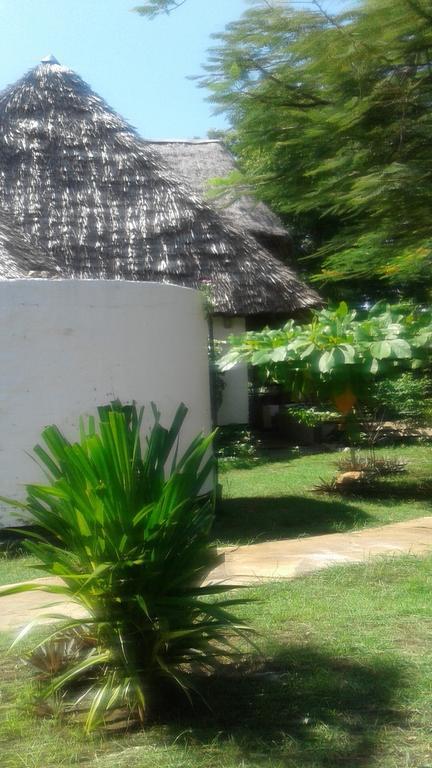 Diani Banda Cottages Diani Beach Esterno foto